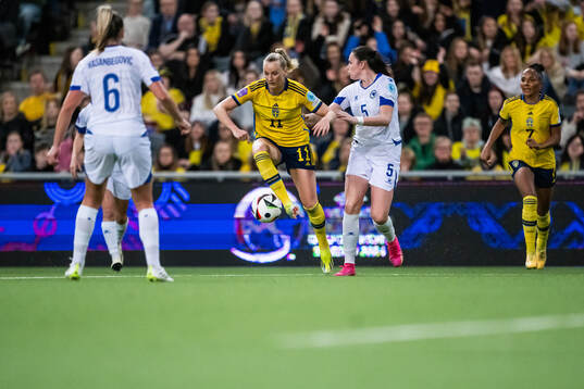 Stina Blackstenius of Sweden and Marija Milinkovic of