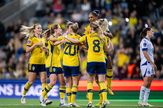 Stina Blackstenius of Sweden celebrates with Amanda
