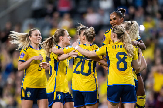 Stina Blackstenius of Sweden celebrates with Amanda
