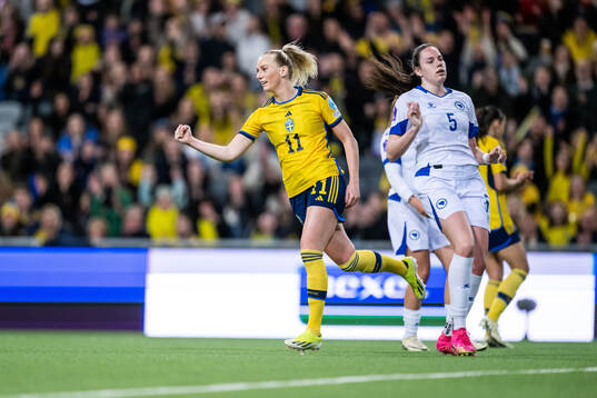 Stina Blackstenius of Sweden celebrates