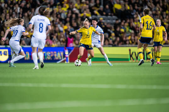 Hanna Bennison of Sweden and Amela Krso of Bosnia and