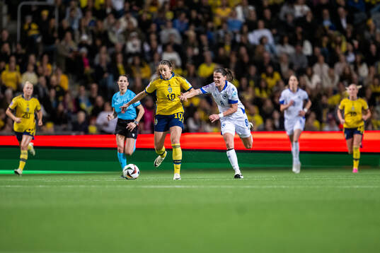 Rusul Rosa Kafaji of Sweden and Marija Aleksic of Bosnia