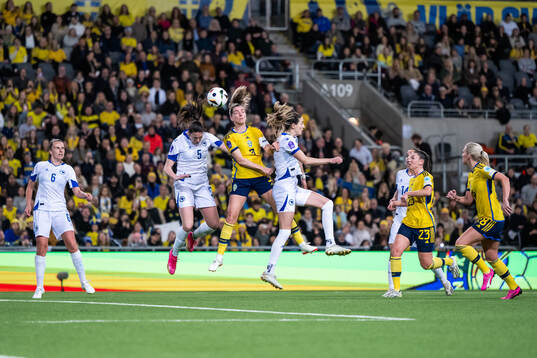Marija Milinkovic of Bosnia and Herzegovina and Linda