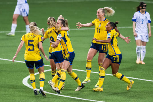 Matilda Vinberg of Sweden celebrates with Hanna Bennison,