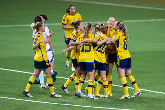 Stina Blackstenius of Sweden celebrates with team mates