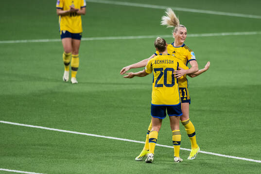 Hanna Bennison celebrates with Stina Blackstenius of Sweden