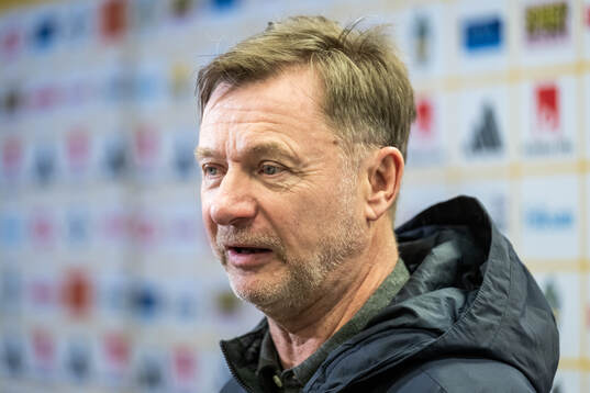 Head coach Peter Gerhardsson of Sweden