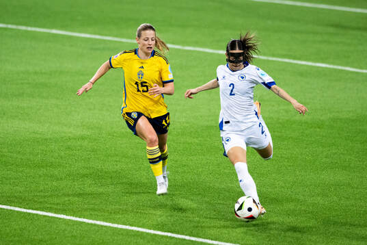 Anna Anvegård of Sweden and Ena Sabanagic of Bosnia and