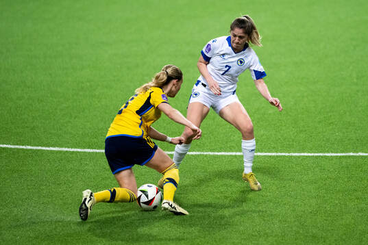 Matilda Vinberg of Sweden and Dajana Spasojevic of Bosnia