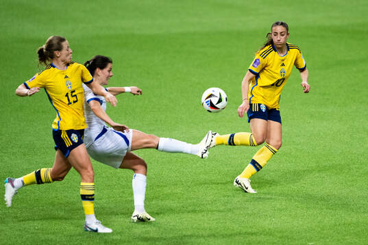 Anna Anvegård and Rusul Rosa Kafaji of Sweden against