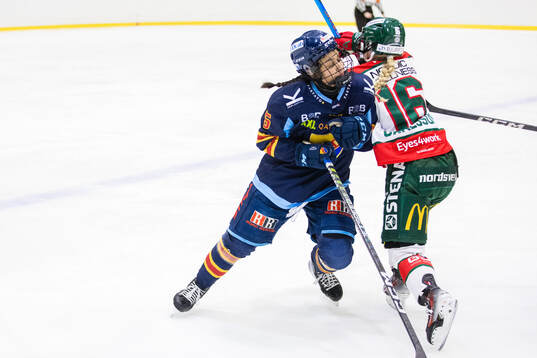 Djurgårdens Lova Blom och Frölundas Jennifer Carlsson