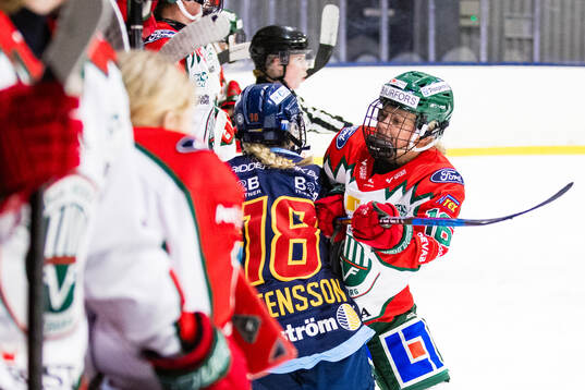 Djurgårdens Alice Östensson och Frölundas Jennifer