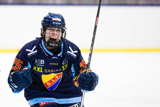 Djurgårdens Sara Säkkinen jublar
