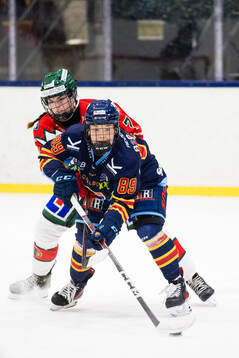 Frölundas Kaitlyn Yearwood och Djurgårdens Nicole Hall
