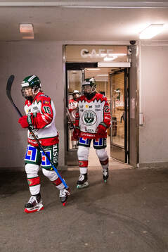 Frölundas Jennifer Carlsson och Felizia Wikner-Zienkiewicz