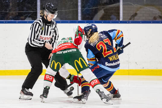 Linjedomare Jessica Lundgren 1med en tekning