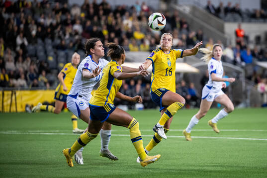 Madelen Janogy and Filippa Angeldahl of Sweden