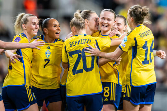 Matilda Vinberg of Sweden celebrates with team mates
