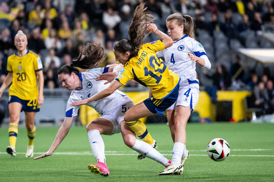 Rusul Rosa Kafaji of Sweden competes for the ball with