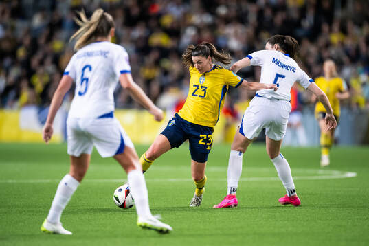 Pauline Hammarlund of Sweden and Marija Milinkovic of