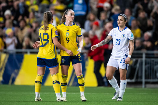 Johanna Rytting Kaneryd and Kosovare Asllani of Sweden