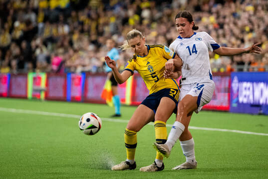 Amanda Nildén of Sweden and Minela Gacanica of Bosnia and