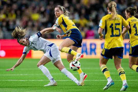 Milena Nikolic of Bosnia and Herzegovina and Linda Sembrant