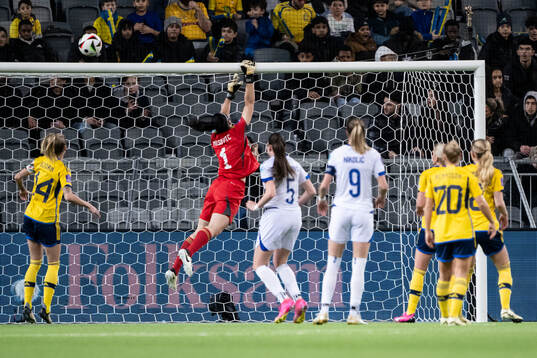 goalkeeper Zecira Musovic of Sweden