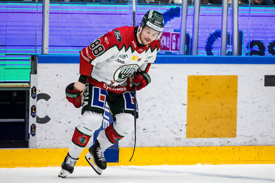 Frölundas Malte Strömwall lämnar planen