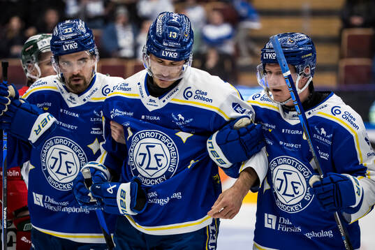 Leksands Jon Knuts får hjälp av isen av Eddie Larsson och