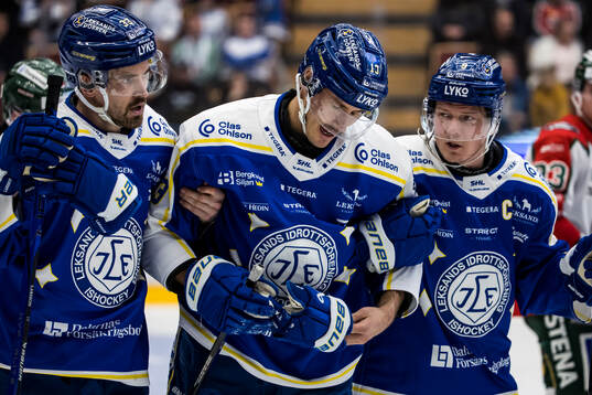 Leksands Jon Knuts får hjälp av isen av Eddie Larsson och
