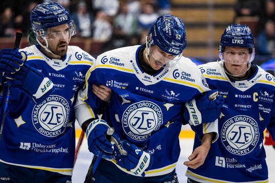 Leksands Jon Knuts får hjälp av isen av Eddie Larsson och