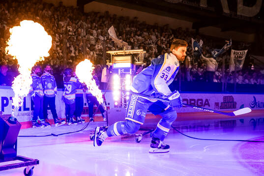 Leksands Eddie Larsson innan ishockeymatchen i SHL mellan