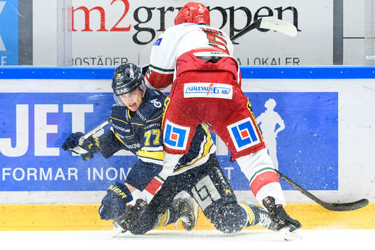 HV71s Herman Hansson och MoDos August Berg