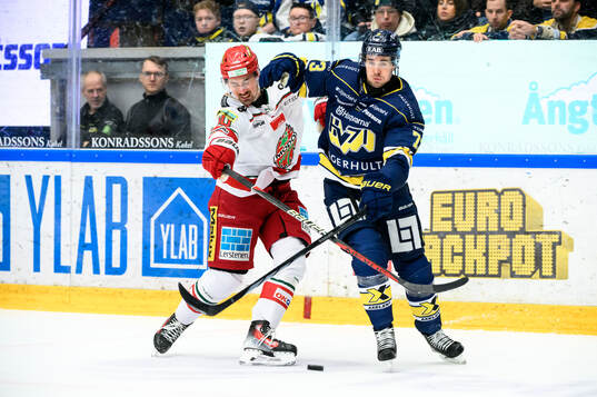 MoDos David Bernhardt och HV71s Nicholas Shore