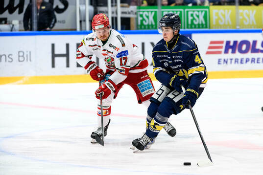 MoDos Riley Woods och HV71s Hugo Fransson