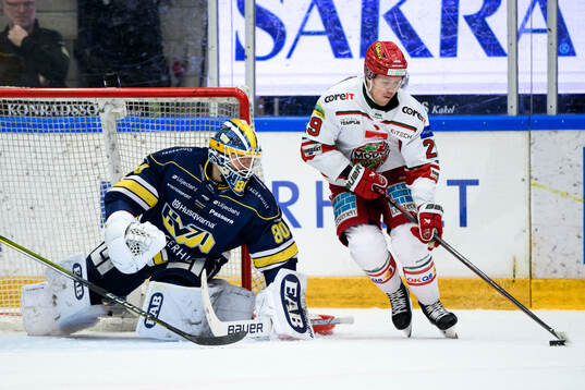 HV71s målvakt Frederik Dichow och MoDos Mikkel Aagaard