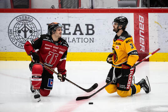Örebros Danick Martel och Luleås Frederic Allard
