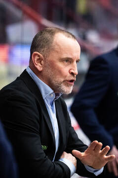 Luleås tränare Thomas Berglund reagerar