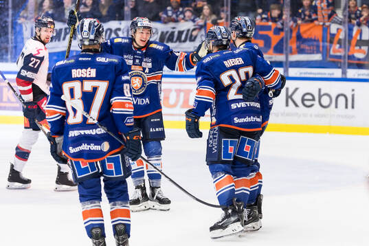 Växjös Keegan Lowe jublar
