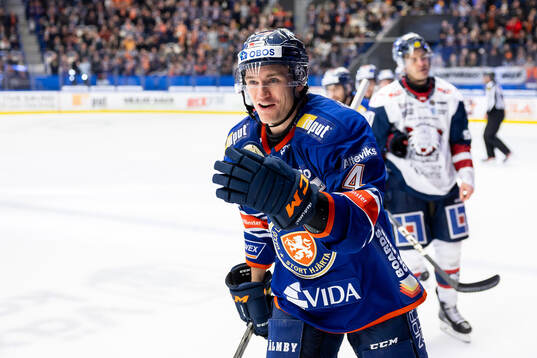 Växjös Keegan Lowe jublar