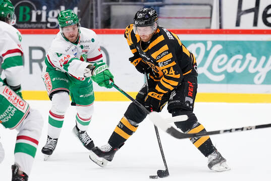 Rögles Linus Sandin och Skellefteås Oscar Lindberg