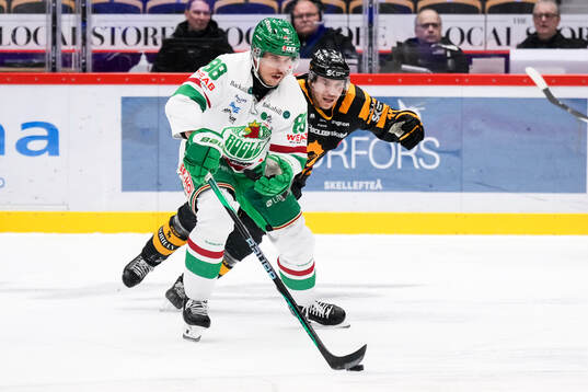 Rögles Brandon Davidson och Skellefteås Pär Lindholm