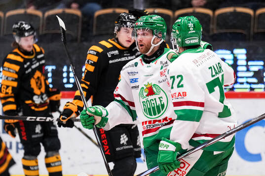 Rögles Simon Ryfors och Daniel Zaar jublar