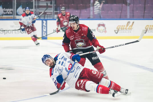 Oskarshamns Hynek Zohorna och Malmö Redhawks Anton Wahlberg