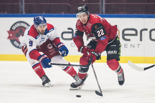 Oskarshamns Ahti Oksanen och Malmö Redhawks Janne Kuokkanen