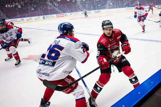 Oskarshamns Lukas Pilö och Malmö Redhawks Johan Olofsson