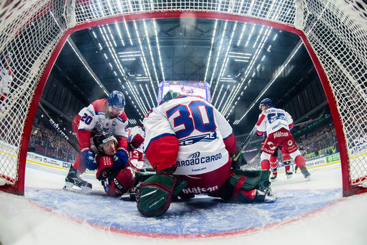 Malmö Redhawks Johan Olofsson oroar mot Oskarshamns Hynek