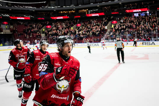 Malmö Redhawks Carl Persson jublar