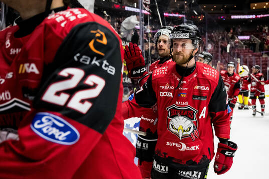 Malmö Redhawks Joakim Ryan jublar